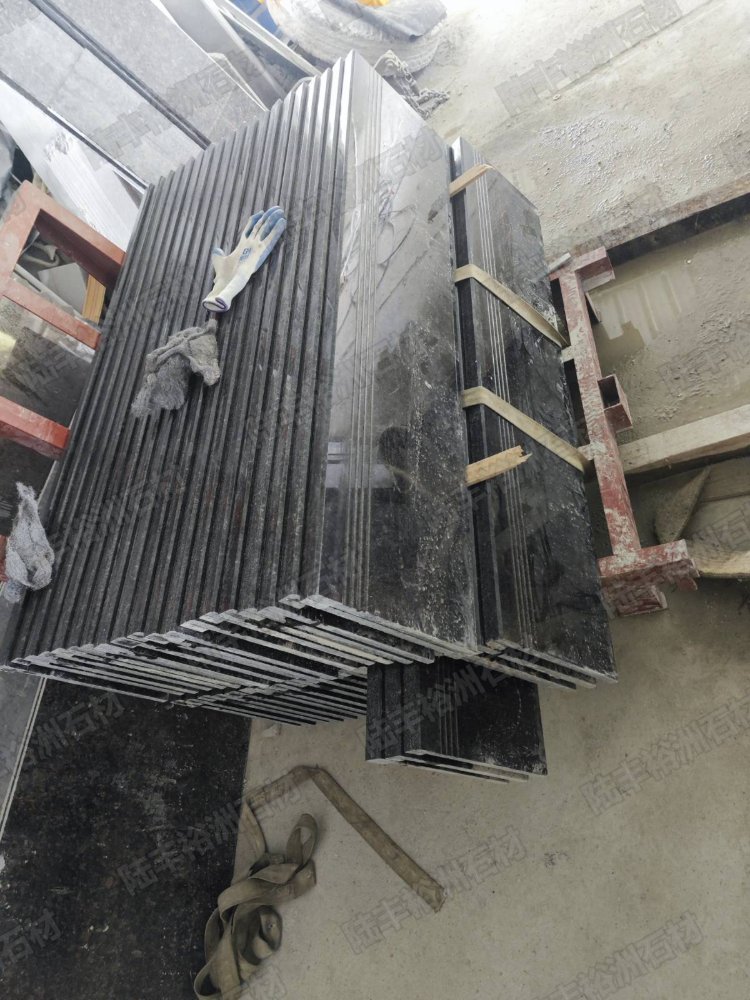 海陆丰农村自建房与大宅大理石装修避坑指南：背景墙、悬浮楼梯与门套防渗防裂工艺全解析